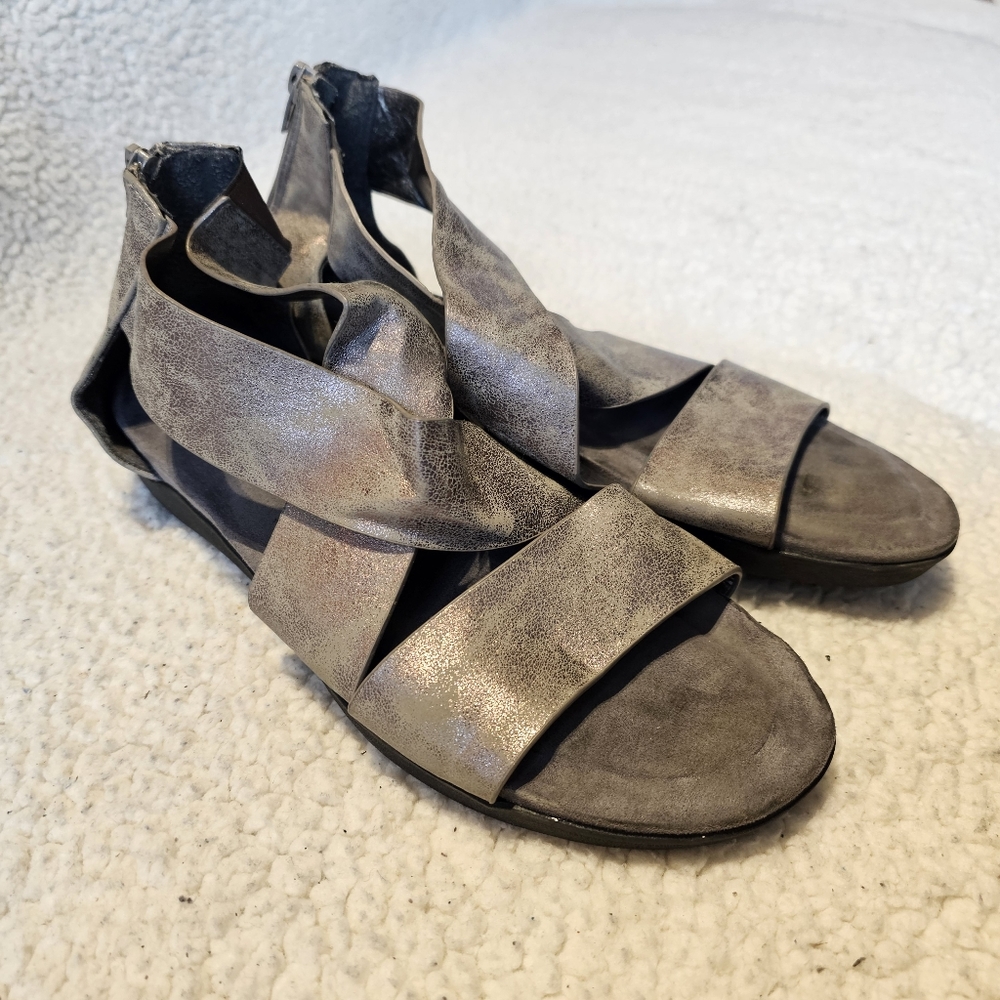 Pierre Dumas gray distressed sandals